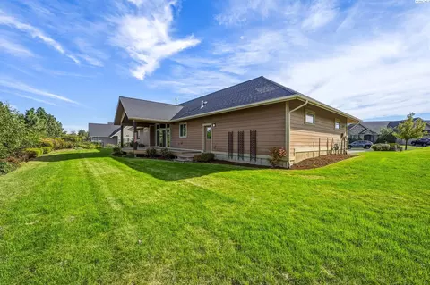 Exterior - 1875 SW Barclay Ridge Dr, Pullman, WA 99163 photo 5 of 7