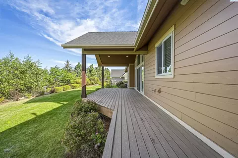 Exterior - 1875 SW Barclay Ridge Dr, Pullman, WA 99163 photo 4 of 7
