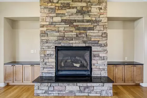 Living - 1875 SW Barclay Ridge Dr, Pullman, WA 99163 photo 5 of 7
