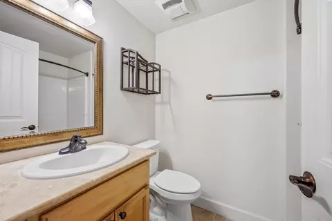 Bath - 1875 SW Barclay Ridge Dr, Pullman, WA 99163 photo 4 of 4