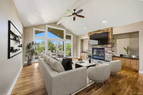 Living - 1875 SW Barclay Ridge Dr, Pullman, WA 99163 photo 3 of 7