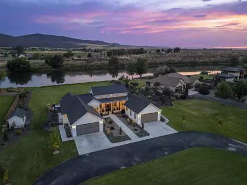 175407 Rivers Edge Dr, Prosser, WA 99350