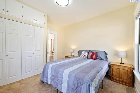 Bedroom - 1015 NE Lake St, Pullman, WA 99163 photo 3 of 6