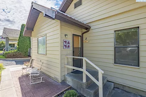 Exterior - 1015 NE Lake St, Pullman, WA 99163 photo 3 of 6