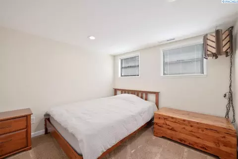 Bedroom - 1015 NE Lake St, Pullman, WA 99163 photo 4 of 6