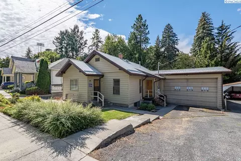 Exterior - 1015 NE Lake St, Pullman, WA 99163 photo 4 of 6