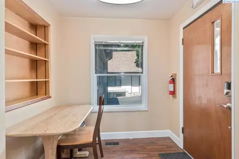 Entry Way - 1015 NE Lake St, Pullman, WA 99163 photo 1 of 2