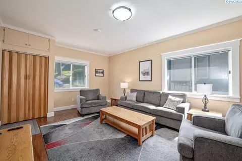 Living - 1015 NE Lake St, Pullman, WA 99163 photo 1 of 1