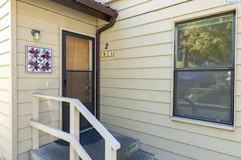 Exterior - 1015 NE Lake St, Pullman, WA 99163 photo 2 of 6