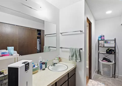Bath - 203-205 NW Ann St, Pullman, WA 99163 photo 6 of 7