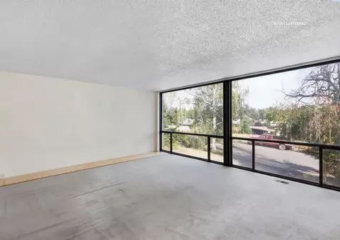 Living - 203-205 NW Ann St, Pullman, WA 99163 photo 2 of 6