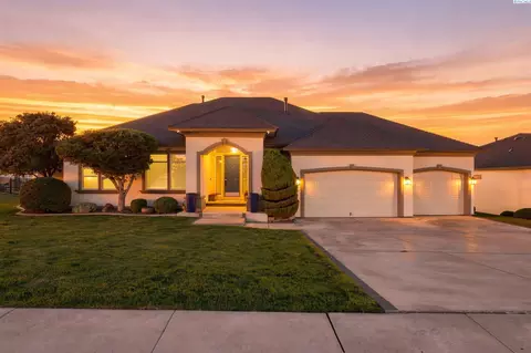 292 Meadow Hills Dr, Richland, WA 99352