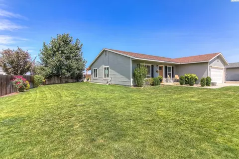 120 SW Malibu Dr, Prosser, WA 99350