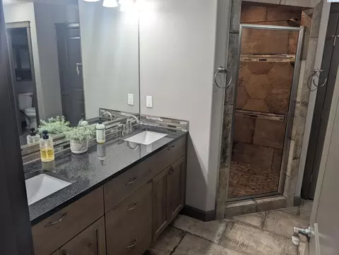 Bath - 3802 Cook Ln, Pasco, WA 99301 photo 2 of 4
