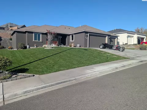 Exterior - 3802 Cook Ln, Pasco, WA 99301 photo 6 of 8