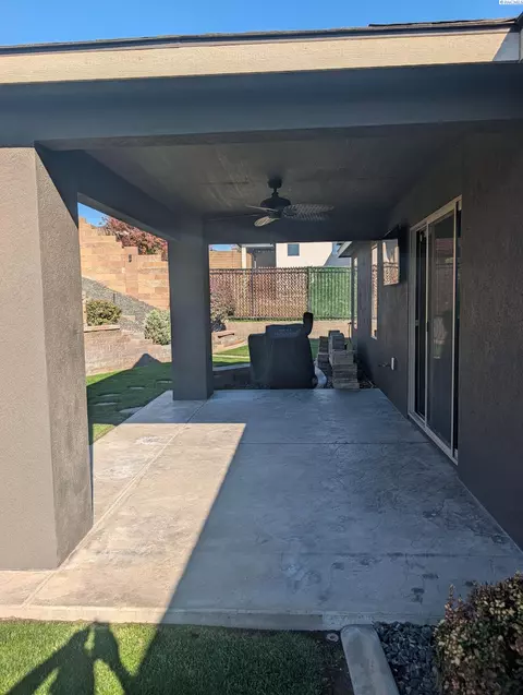 Exterior - 3802 Cook Ln, Pasco, WA 99301 photo 2 of 8