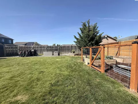 Exterior - 6112 Westminster Ln, Pasco, WA 99301 photo 3 of 4