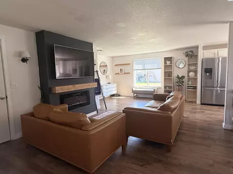 Living - 6112 Westminster Ln, Pasco, WA 99301 photo 2 of 3