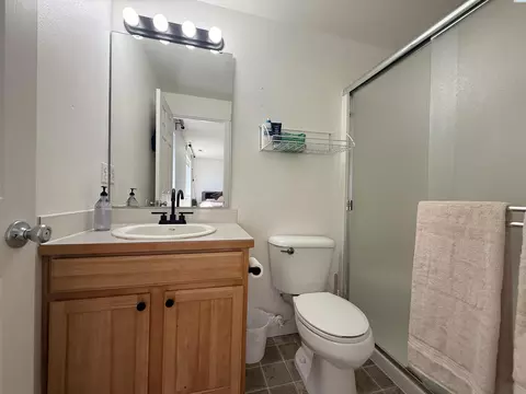 Bath - 6112 Westminster Ln, Pasco, WA 99301 photo 1 of 3