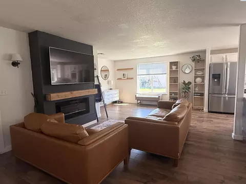 Living - 6112 Westminster Ln, Pasco, WA 99301 photo 1 of 3