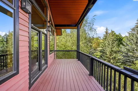 Exterior - 620 SEdge Knoll Dr, Pullman, WA 99163 photo 4 of 9