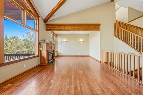Living - 620 SEdge Knoll Dr, Pullman, WA 99163 photo 1 of 7