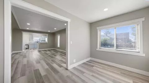 Living - 215 N 12th Ave, Pasco, WA 99301 photo 1 of 3