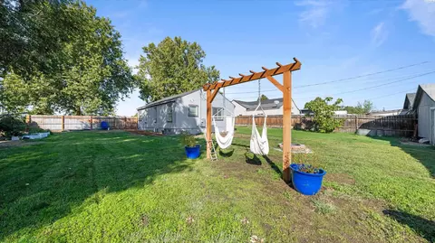 Exterior - 215 N 12th Ave, Pasco, WA 99301 photo 4 of 6