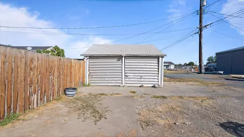 Exterior - 215 N 12th Ave, Pasco, WA 99301 photo 5 of 6