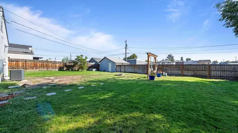 Exterior - 215 N 12th Ave, Pasco, WA 99301 photo 6 of 6