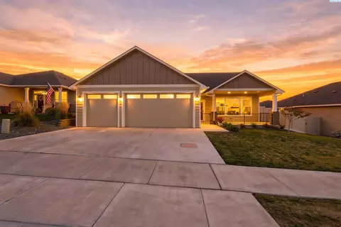 3742 S Van Buren Pl, Kennewick, WA 99338
