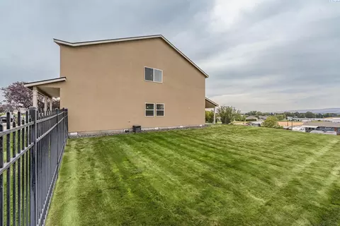 Exterior - 5808 Pimlico Dr, Pasco, WA 99301 photo 5 of 7