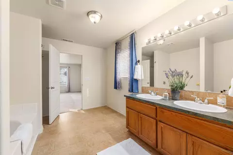 Bath - 5808 Pimlico Dr, Pasco, WA 99301 photo 4 of 4