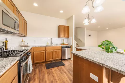 Kitchen - 5808 Pimlico Dr, Pasco, WA 99301 photo 3 of 5
