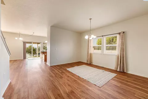 Living - 5808 Pimlico Dr, Pasco, WA 99301 photo 2 of 5