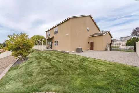 Exterior - 5808 Pimlico Dr, Pasco, WA 99301 photo 4 of 7