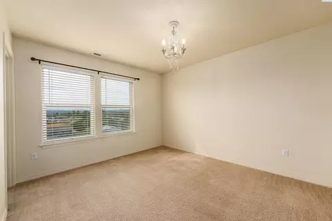 Bedroom - 5808 Pimlico Dr, Pasco, WA 99301 photo 4 of 5