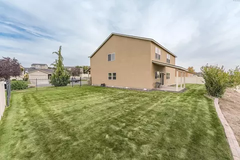 Exterior - 5808 Pimlico Dr, Pasco, WA 99301 photo 6 of 7