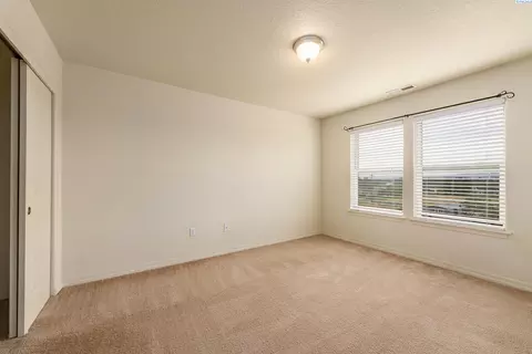 Bedroom - 5808 Pimlico Dr, Pasco, WA 99301 photo 3 of 5