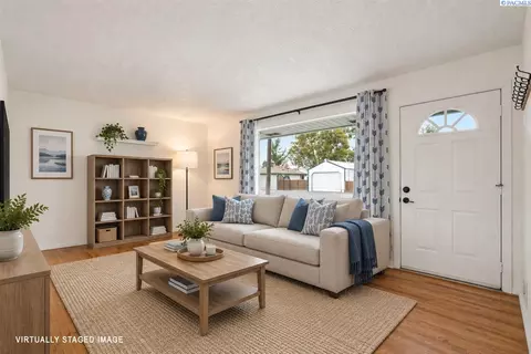 2035 Blue Ave, Richland, WA 99354