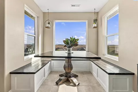 Dining - 4515 Tusayan Dr, Pasco, WA 99301 photo 1 of 3