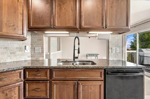 Kitchen - 4515 Tusayan Dr, Pasco, WA 99301 photo 4 of 5