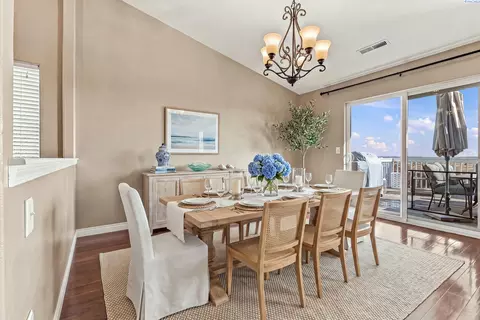 Dining - 4515 Tusayan Dr, Pasco, WA 99301 photo 2 of 3