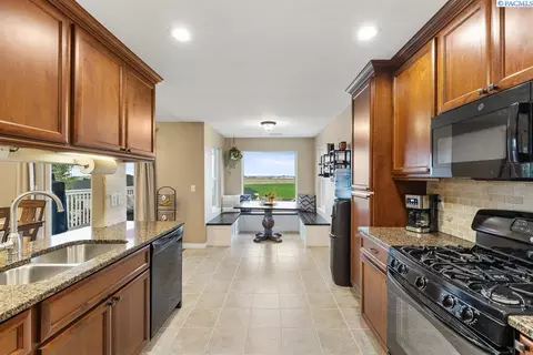 Kitchen - 4515 Tusayan Dr, Pasco, WA 99301 photo 3 of 5