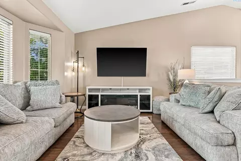 Living - 4515 Tusayan Dr, Pasco, WA 99301 photo 1 of 4
