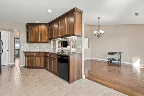Kitchen - 4515 Tusayan Dr, Pasco, WA 99301 photo 1 of 5