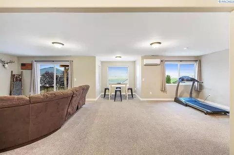 Living - 4515 Tusayan Dr, Pasco, WA 99301 photo 4 of 4