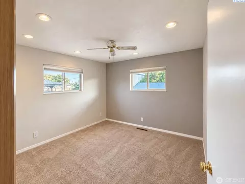Bedroom - 808 E Oak St, Othello, WA 99344 photo 4 of 4