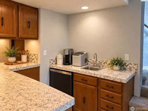Kitchen - 808 E Oak St, Othello, WA 99344 photo 5 of 5