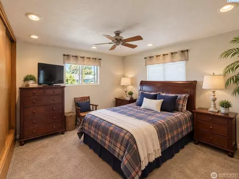 Bedroom - 808 E Oak St, Othello, WA 99344 photo 2 of 4